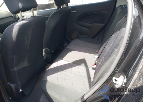 2013 Mazda Mazda2 Sport из США, поврежденный, VIN JM1DE1KY8D0155283